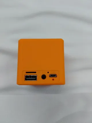 Caixa de som laranja