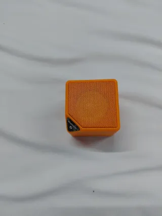 Caixa de som laranja