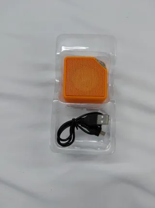 Caixa de som laranja