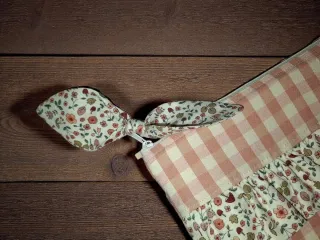 Funda para portátil con cuadros rosas