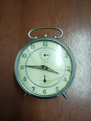 Despertador antiguo Titan