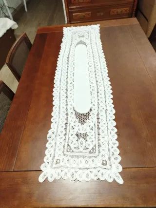 Camino de mesa blanco encaje