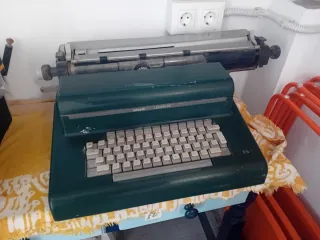 Máquina de escribir Olivetti Lettera 32