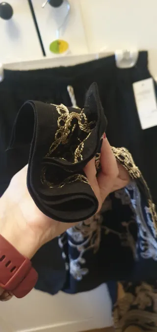 Pantalones negros bordados talla M