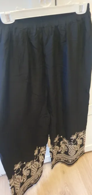 Pantalones negros bordados talla M
