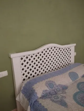 Cabecero de madera blanco. No hago envío.