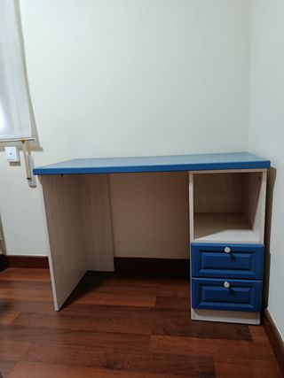Escritorio juvenil azul y madera