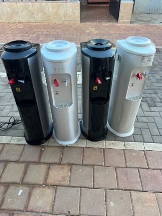 Fuente de agua con bidón