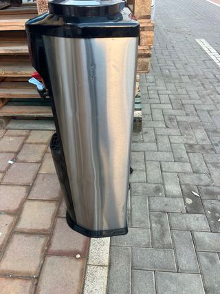 Fuente de agua con bidón