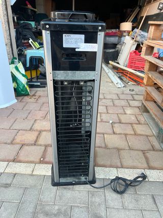 Fuente de agua con bidón