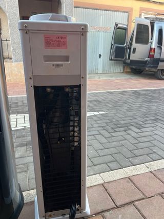 Fuente de agua con bidón