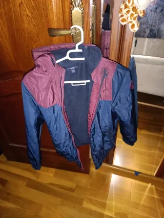 Abrigo infantil niño azul y rojo de 9 a 12 años