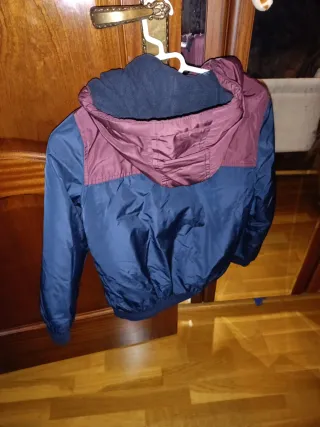 Abrigo infantil niño azul y rojo de 9 a 12 años