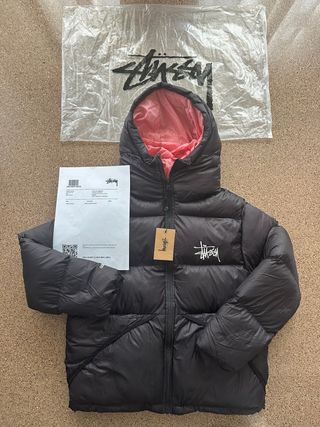 Chaqueta Stüssy Negra con Forro Rosa