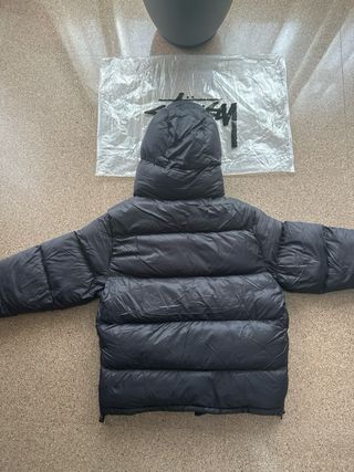 Chaqueta Stüssy Negra con Forro Rosa