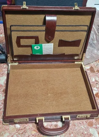 Maletín de piel marrón