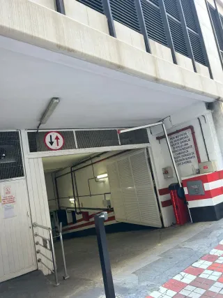 Se alquila plaza de garaje para moto