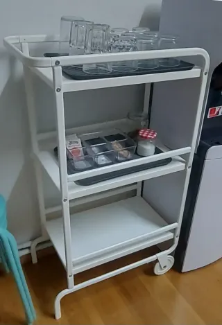 Mesilla camarera con ruedas