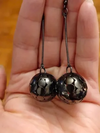 Pendientes largos esféricos, color azabache