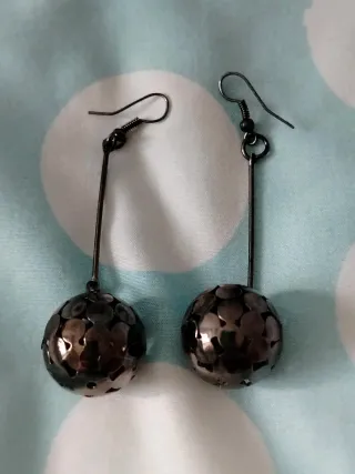 Pendientes largos esféricos, color azabache