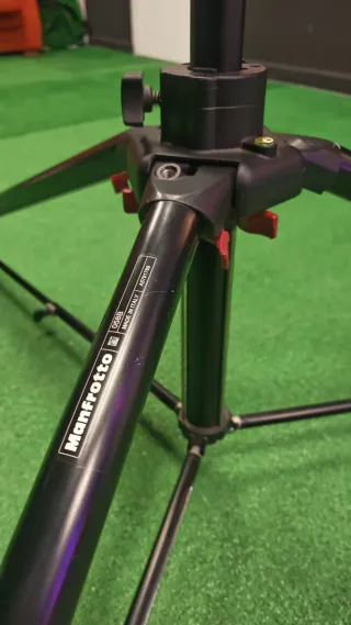 Manfrotto Trípode Triaut 058B + Cabezal 229