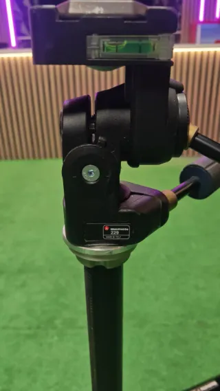 Manfrotto Trípode Triaut 058B + Cabezal 229