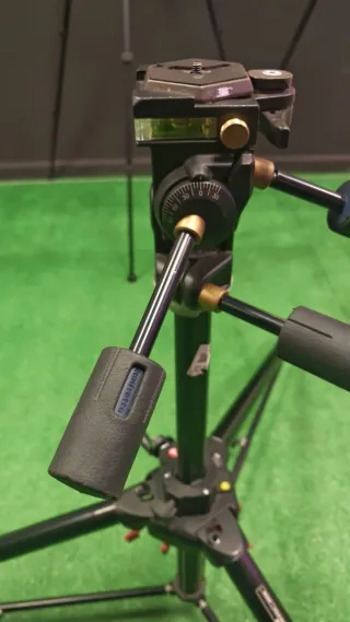 Manfrotto Trípode Triaut 058B + Cabezal 229