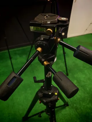 Manfrotto Trípode Triaut 058B + Cabezal 229