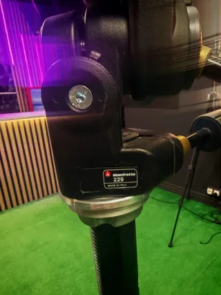 Manfrotto Trípode Triaut 058B + Cabezal 229