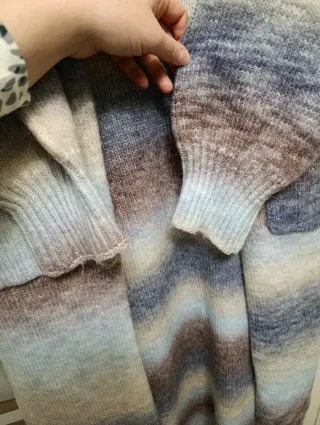 Conjunto cárdigan y suéter multicolor