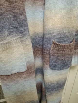 Conjunto cárdigan y suéter multicolor