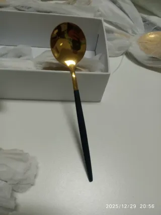 Set de cubiertos de lujo negro y dorado