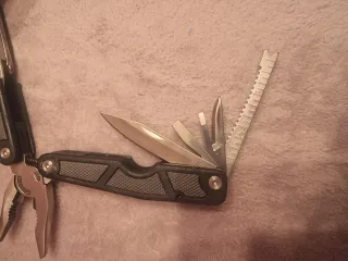 Alicates multiusos negros