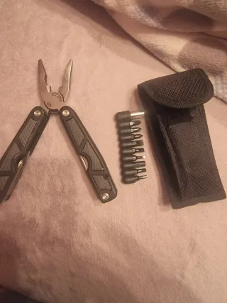 Alicates multiusos negros