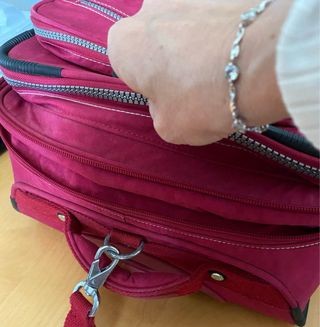 PEQUEÑA MALETA CON RUEDAS KIPLING , TIPO TROLLEY