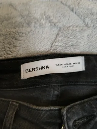 Vaqueros Bershka negros