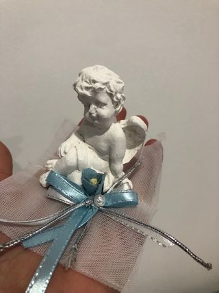 Anjinho de oração com tag