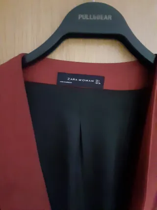 Chaqueta Zara Roja oscura