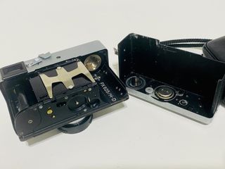 Cámara fotográfica vintage Rollei 35 S con funda