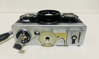 Cámara fotográfica vintage Rollei 35 S con funda