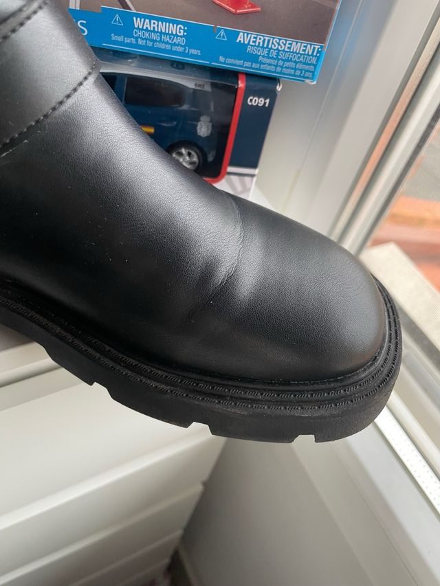 Botas altas negras con cremallera y hebilla