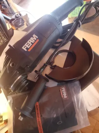 Amoladora Ferm 2000w