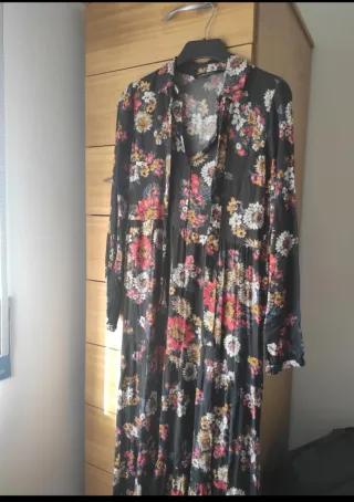 Vestido Zara estampado floral preto