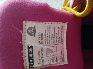 Botas de patinaje rosas y azules