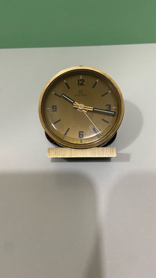 Reloj despertador de mesa Cyma dorado