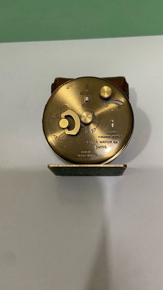 Reloj despertador de mesa Cyma dorado