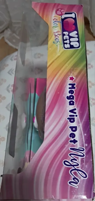 Mega VIP Pets Nyla Muñeca con Accesorios