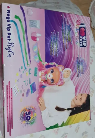 Mega VIP Pets Nyla Muñeca con Accesorios