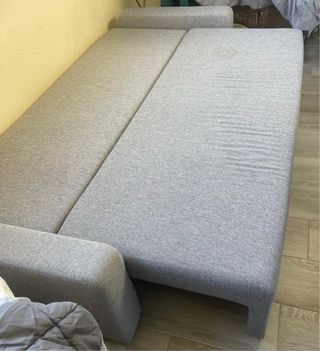 Sofá cama gris de tela