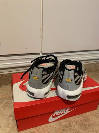 Nike Air Max TN Gris y Rojo